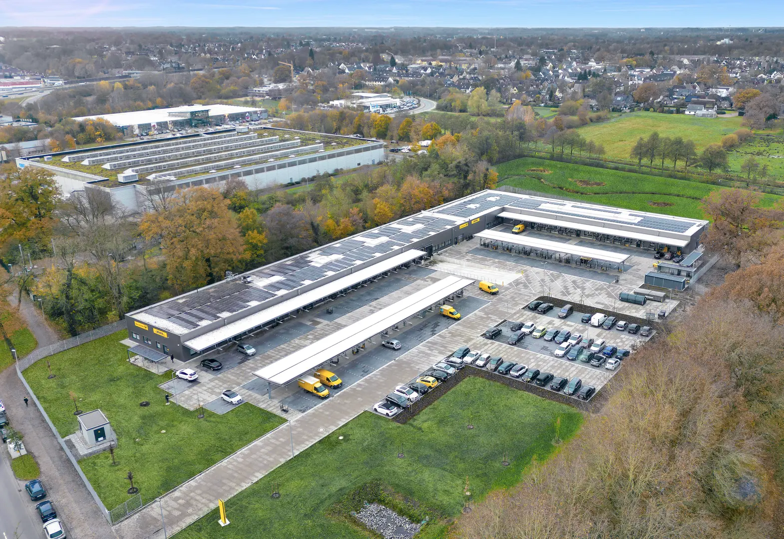 Luftaufnahme des Zustellstützpunkts der Deutschen Post AG an der Annenheider Allee in Delmenhorst